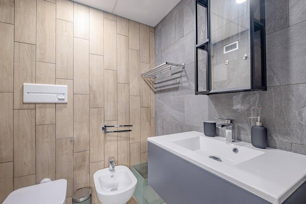 Modern Apartment At San Giovanni Rome Exterior photo